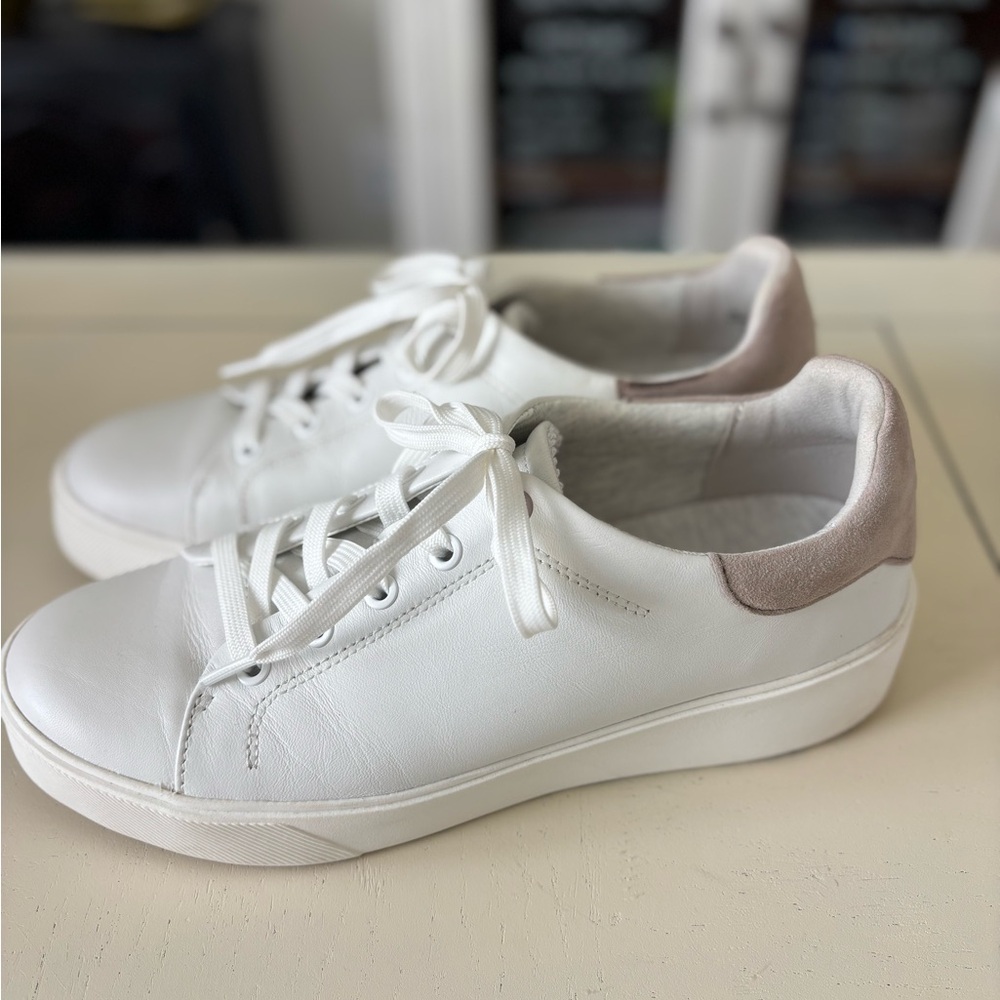 Naturalizer White Leather lace up Sneakers style Morrison 2.0